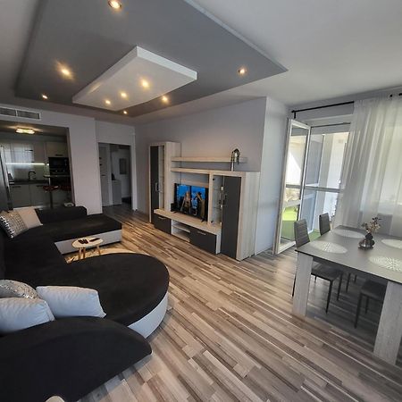 Montana Apartman Miskolc Buitenkant foto