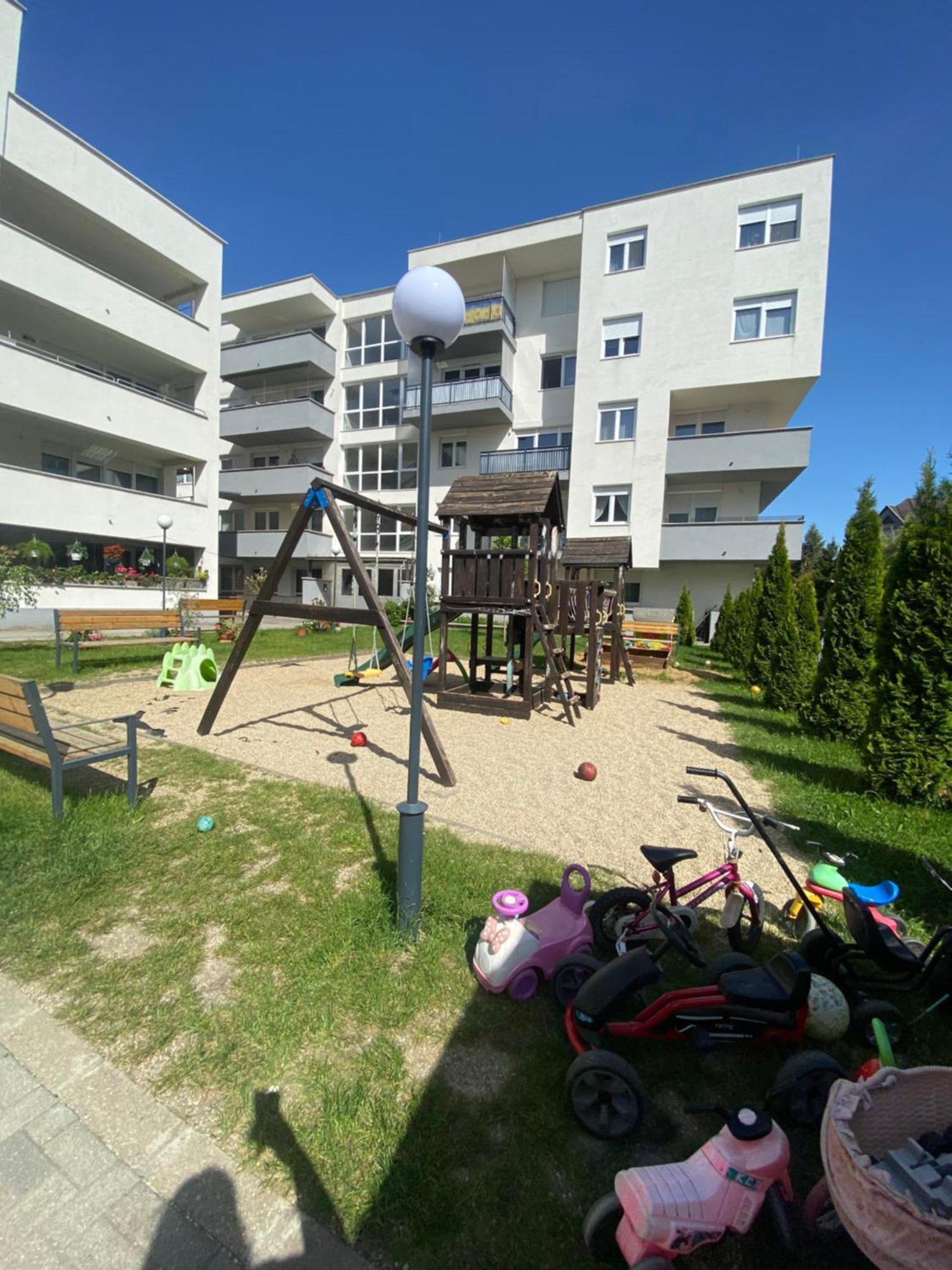 Montana Apartman Miskolc Buitenkant foto