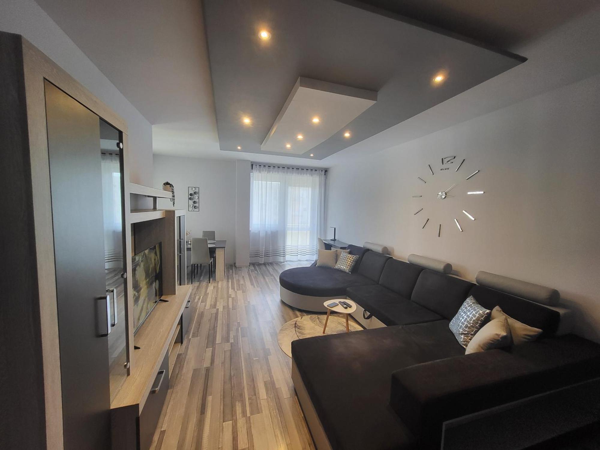 Montana Apartman Miskolc Buitenkant foto